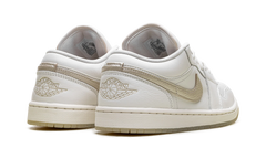 Jordan 1 Low SE WMNS "Metallic Team Gold" HV5157 100