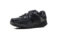 Zoom Vomero 5 WMNS "Black Patent" II6236 001